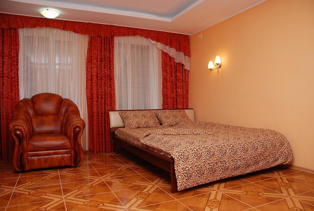 House In Bohatyrska Street Kiev Bagian luar foto